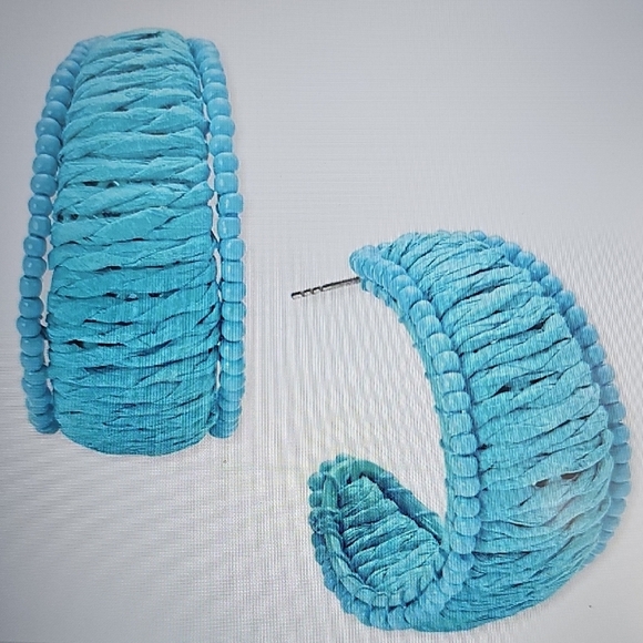 NWT On 34th Silver Tone Medium Color Seed Beed & Raffia C-Hoop Teal Earrings - Picture 1 of 7